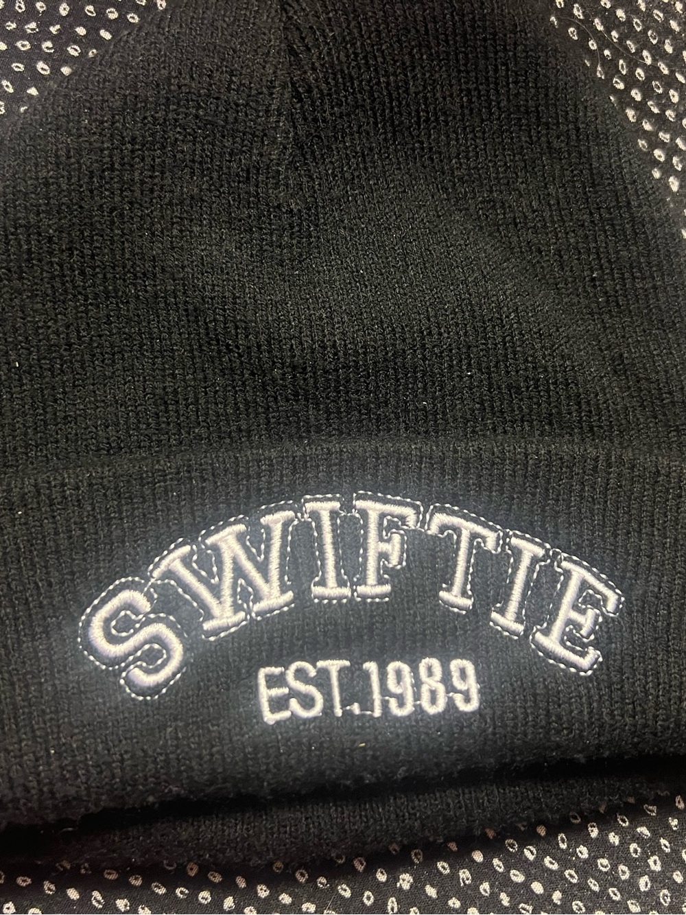 Unisex black Swiftie toque M/L
